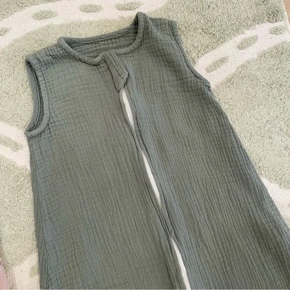 Bundle of Two Muslin Sleep Sacks - Beige Rainbow Print + Sage Green - 6-12 Month - Picture 3 of 4